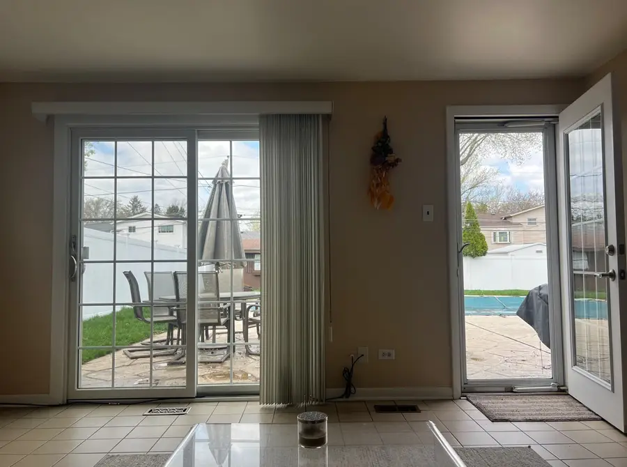 260 Brentwood Drive, Des Plaines, IL 60016 - #3