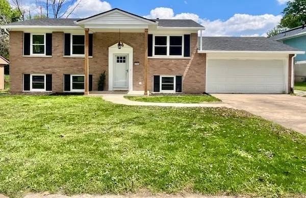 5703 Sir Gawain Drive, Godfrey, IL 62035