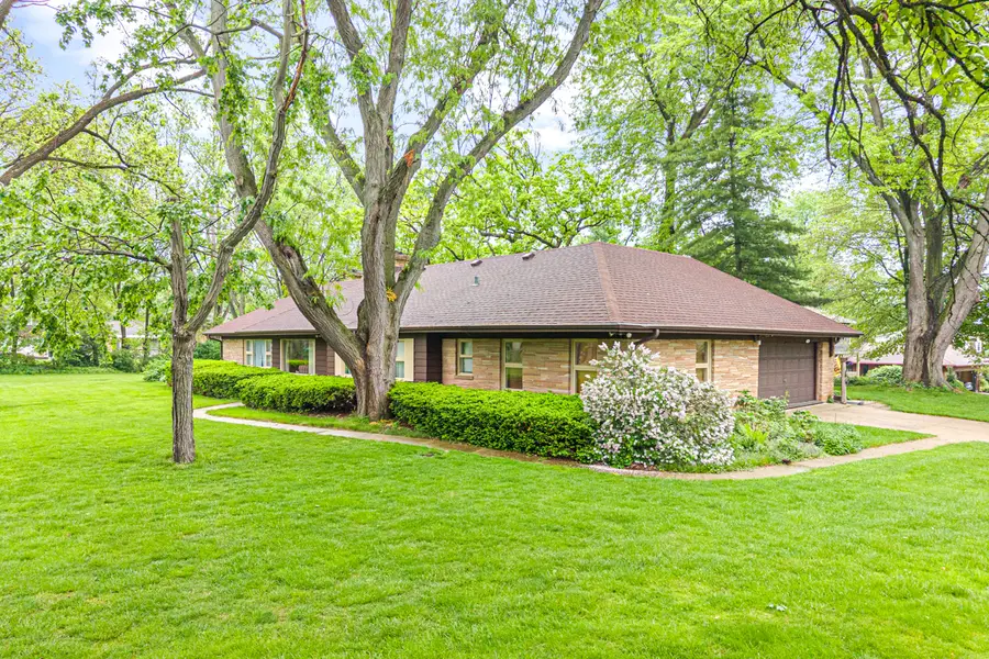 16 Greenridge Road, Elgin, IL 60120 - #2