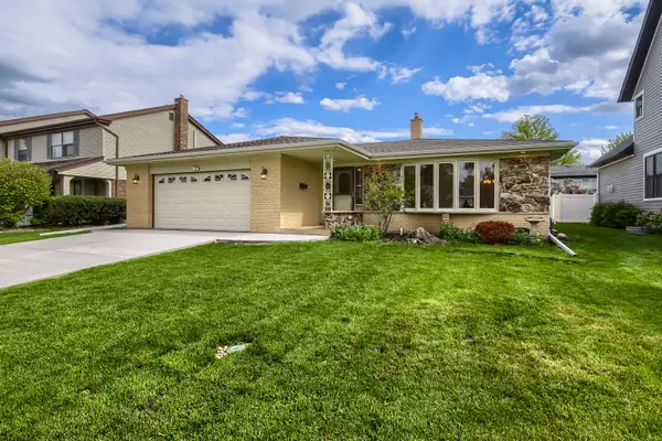 1305 E Ardyce Lane, Mount Prospect, IL 60056