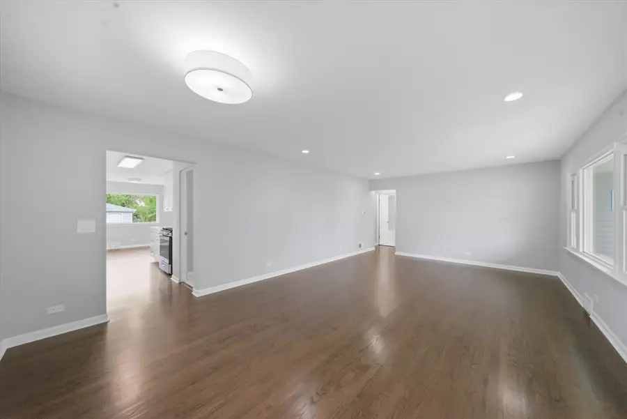 25 S Illinois Avenue, Villa Park, IL 60181 - #2