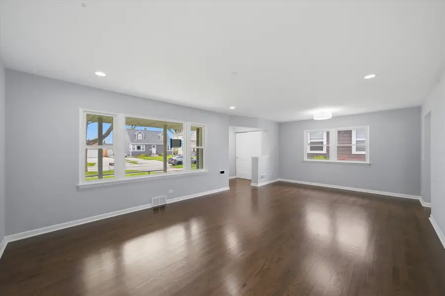 25 S Illinois Avenue, Villa Park, IL 60181 - #3