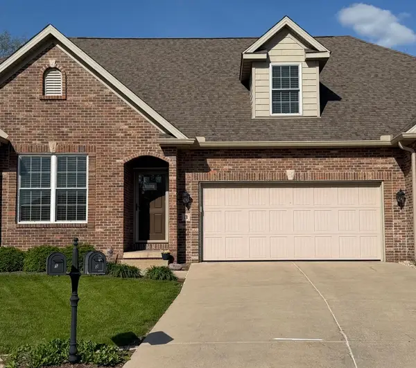 3 Prairie Vista Court, Bloomington, IL 61704