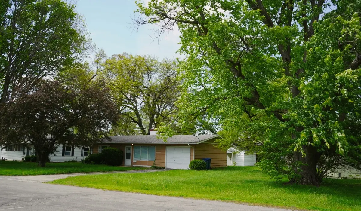 256 W Fleming Street, Watseka, IL 60970 - #1