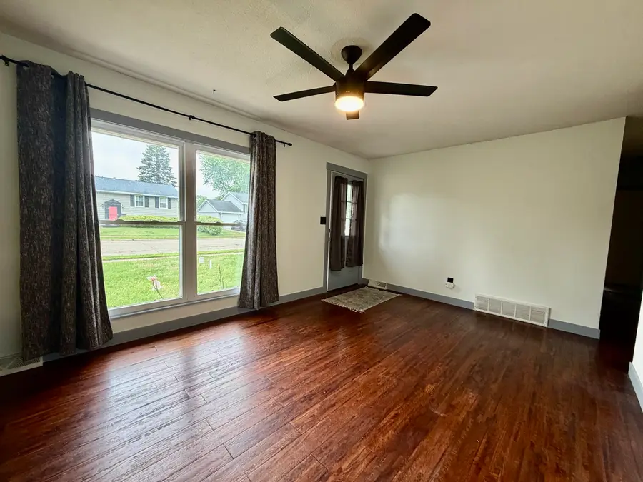 1612 Middle Road, Camanche, IA 52730 - #2
