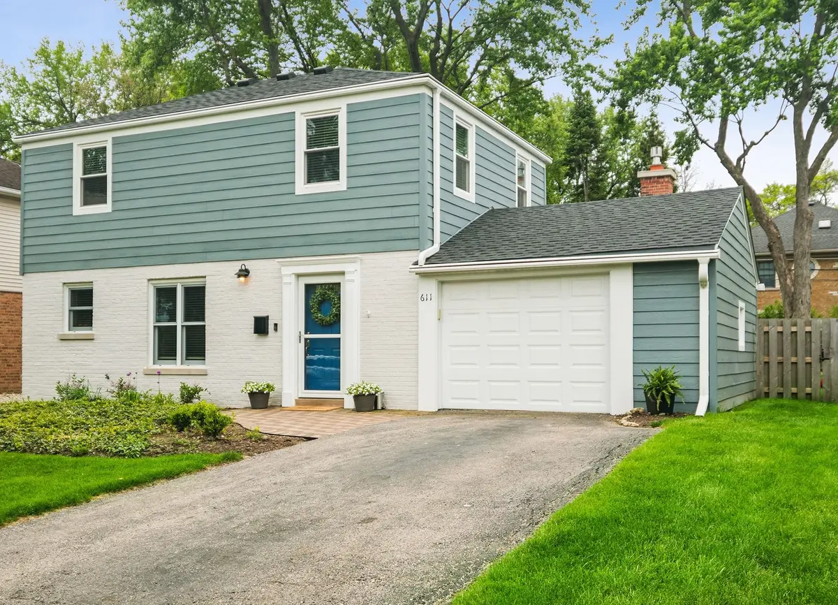 611 E Davis Street, Arlington Heights, IL 60005 - #1