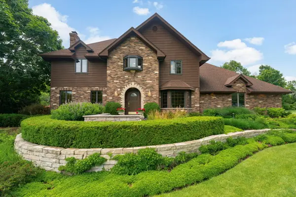 5N868 Prairie Valley Drive, St. Charles, IL 60175