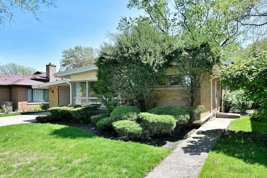 4409 W Lunt Avenue, Lincolnwood, IL 60712 - #3