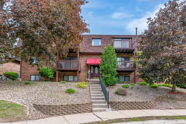 2505 26th Avenue Court #I, Rock Island, IL 61201