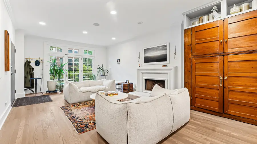 820 W Buckingham Place #1, Chicago, IL 60657 - #2