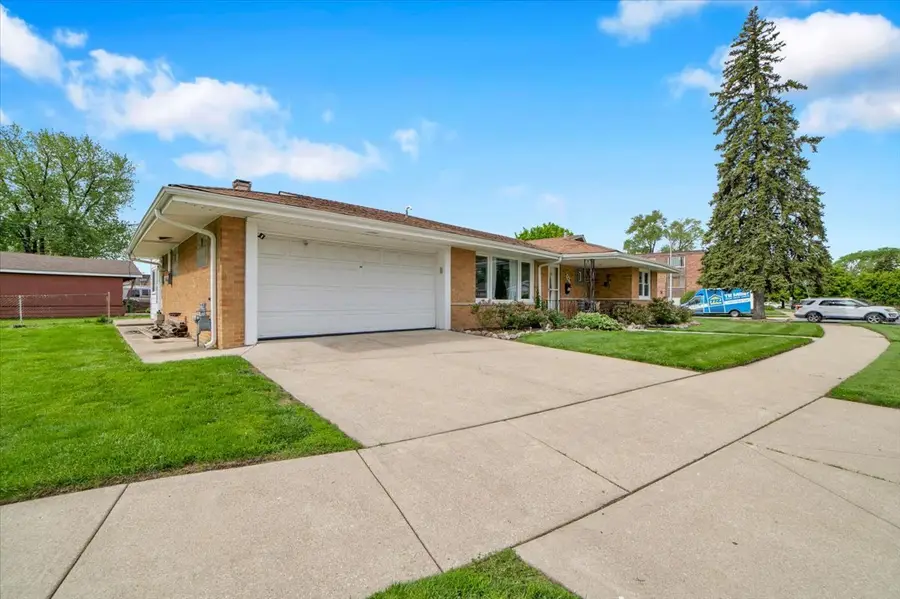 5549 W 102nd Street, Oak Lawn, IL 60453 - #3