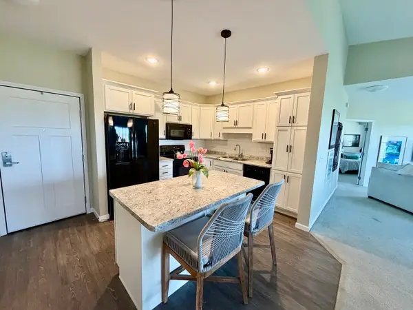 2592 Middle Road #315, Bettendorf, IA 52722