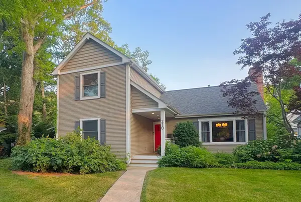 210 Woodward Avenue, Geneva, IL 60134