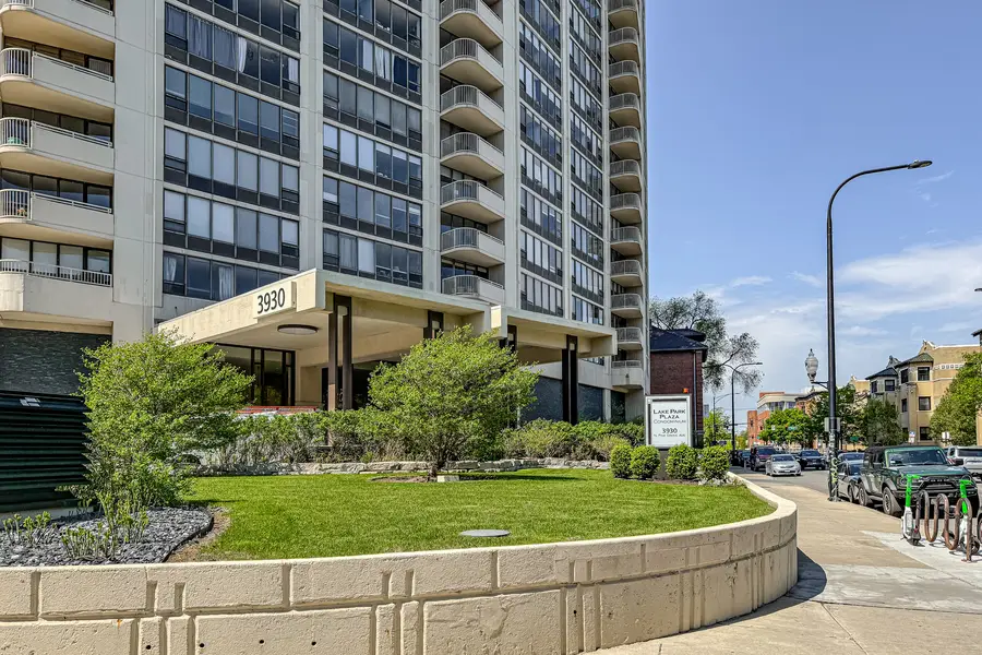 3930 N Pine Grove Avenue #1805, Chicago, IL 60613 - #2