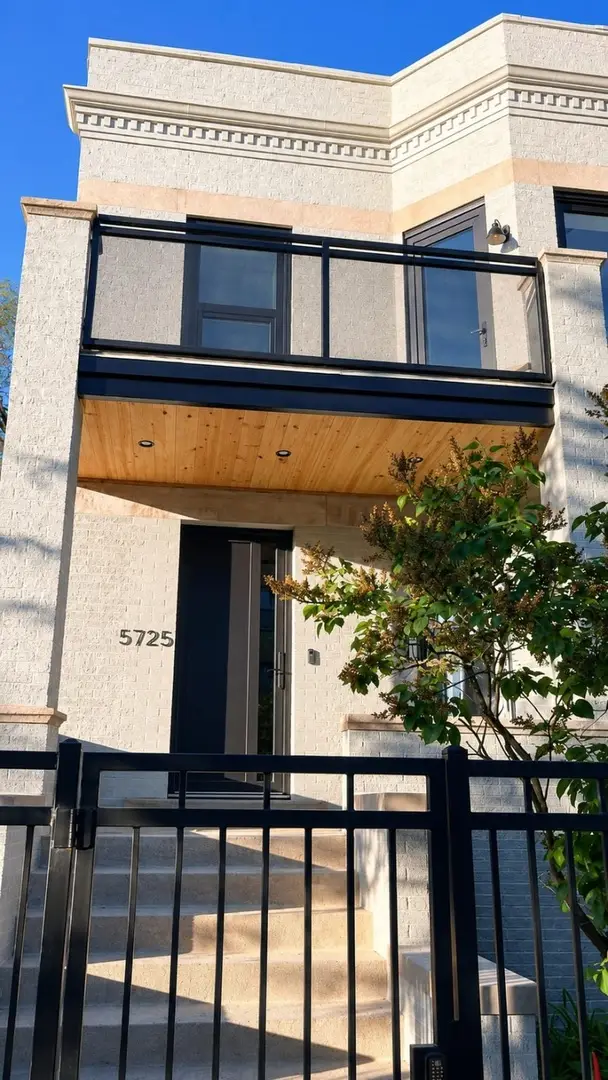 5725 N Ridge Avenue, Chicago, IL 60660 - #2