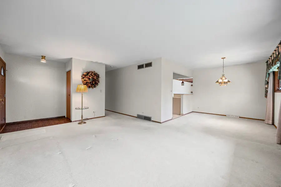 515 Lance Drive, Des Plaines, IL 60016 - #3