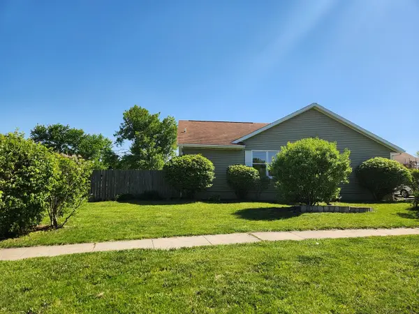 1203 Ridgewood Road, Mahomet, IL 61853