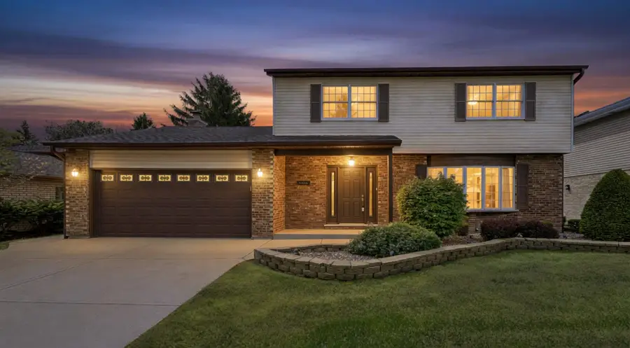 909 W Surrey Road, Addison, IL 60101 - #2