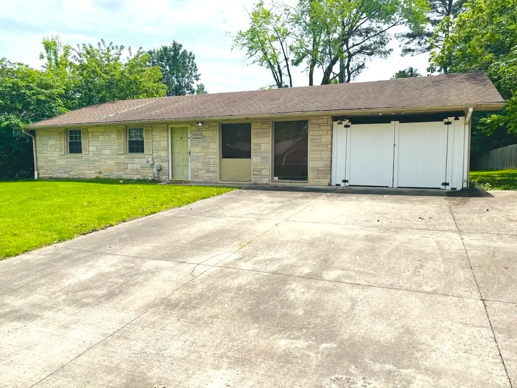 1709 W Sunset Drive, Carbondale, IL 62901 - #1