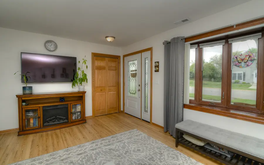 985 Idaho Street, Carol Stream, IL 60188 - #3