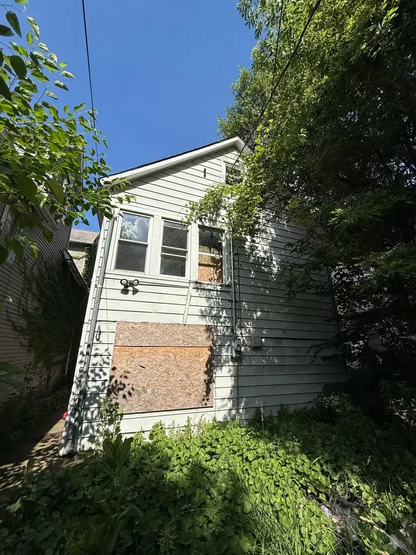 8417 S Escanaba Avenue, Chicago, IL 60617 - #3