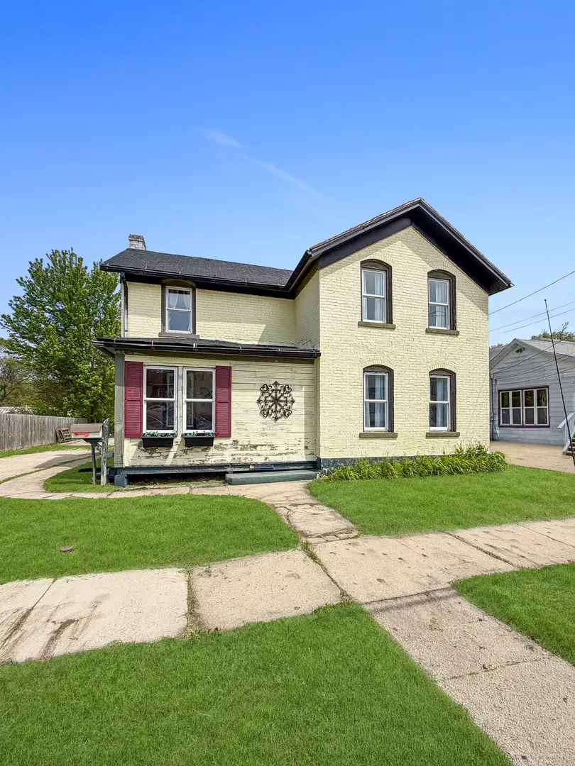 922 E Shawnee Street, Freeport, IL 61032 - #1