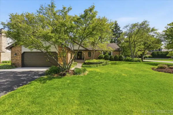 1628 Country Squire Drive, Geneva, IL 60134