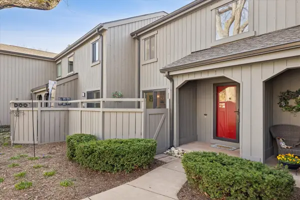 404 Shoreline Road #298, Lake Barrington, IL 60010