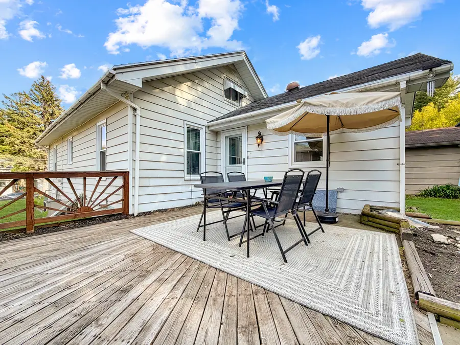 1258 S Blackhawk Avenue, Freeport, IL 61032 - #3