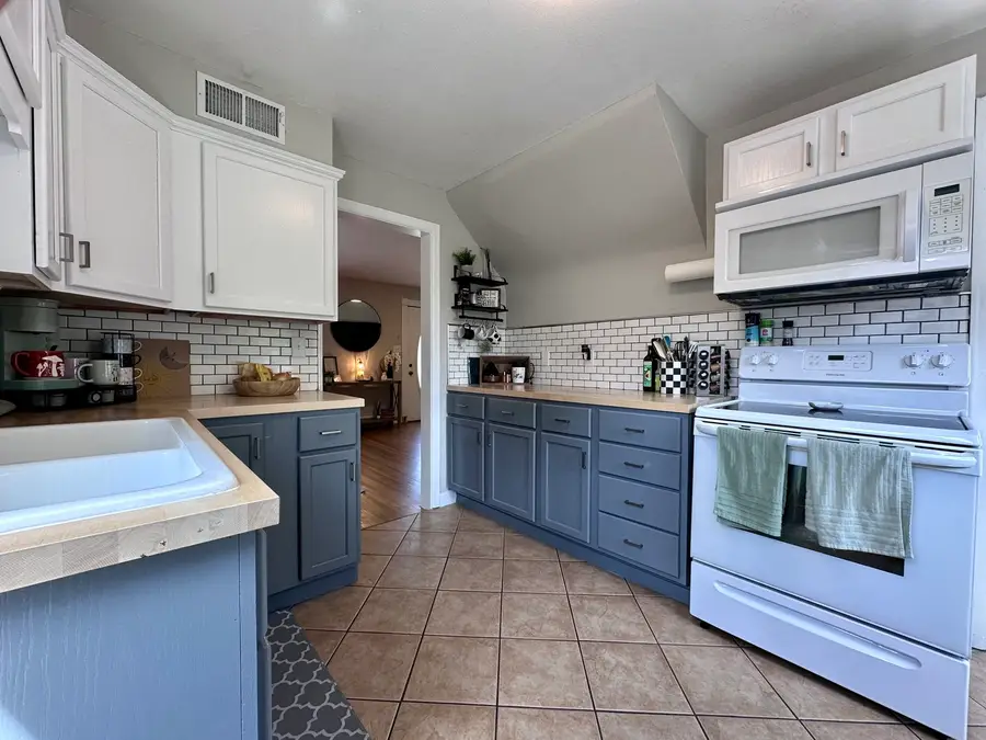 1308 11th Avenue, Sterling, IL 61081 - #3