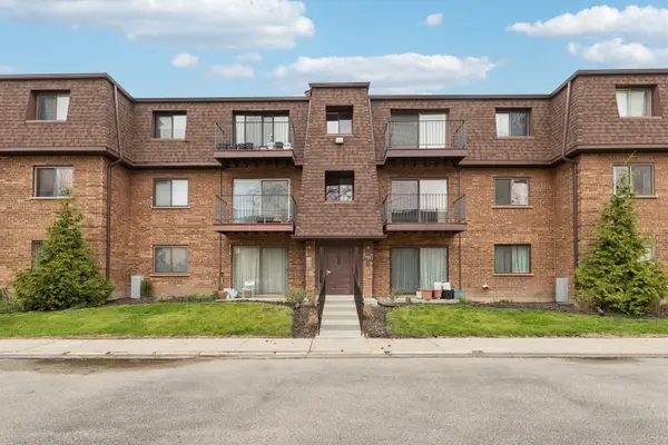 702 Cobblestone Circle #D, Glenview, IL 60025