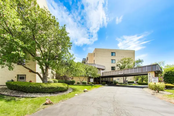 5840 W 104th Street #415, Oak Lawn, IL 60453