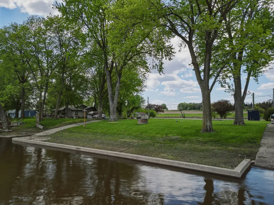 6215 N River Drive, Oregon, IL 61061 - #2