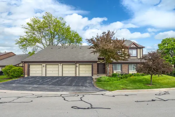 423 Ramblewood Drive #D, Glen Ellyn, IL 60137