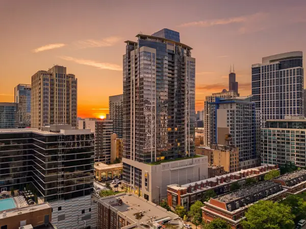 100 E 14th Street #2706, Chicago, IL 60605