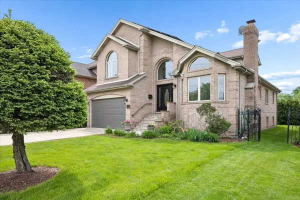 8317 W Ballard Road, Niles, IL 60714