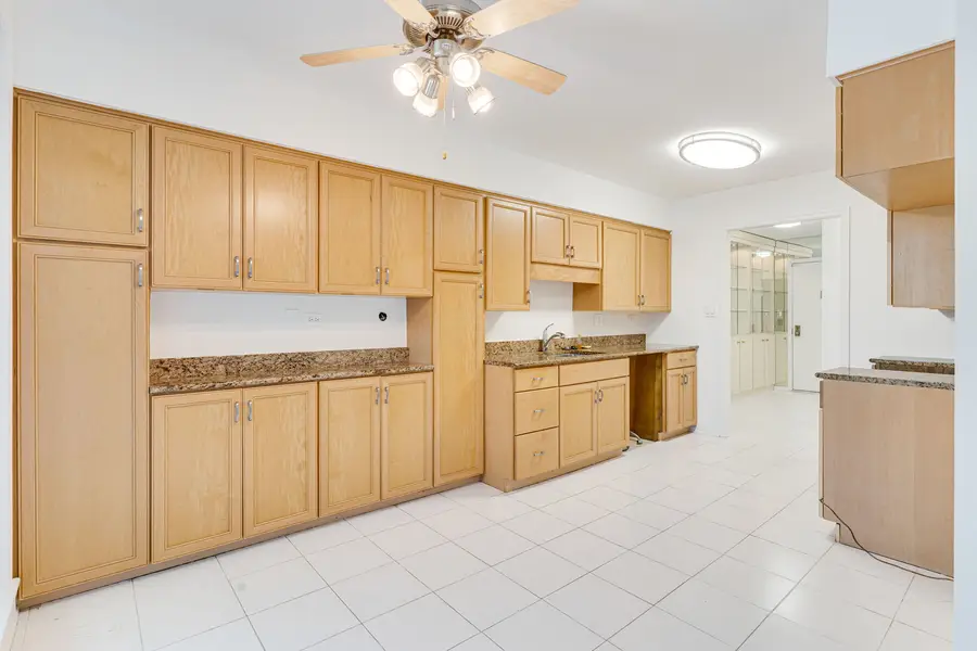 6400 N Cicero Avenue #212, Lincolnwood, IL 60712 - #3