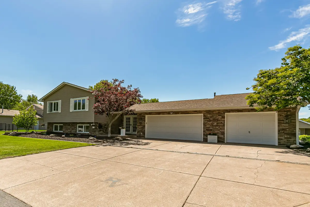 3530 E Harbor Drive, Bettendorf, IA 52722 - #1