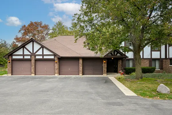 1751 Plymouth Court #B, Wheaton, IL 60189