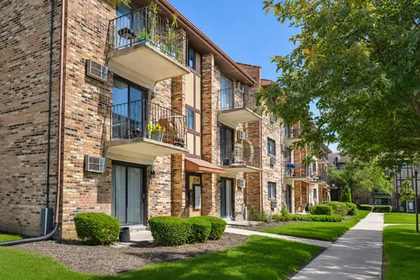 314 Klein Creek Court #314-B, Carol Stream, IL 60188