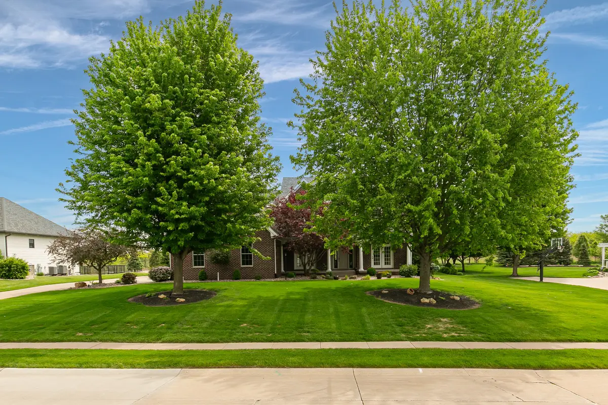 5091 Pigeon Creek Trail, Bettendorf, IA 52722 - #1