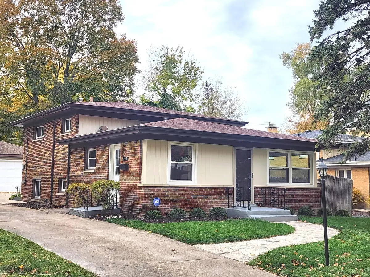 223 Kenloch Avenue, Libertyville, IL 60048 - #1
