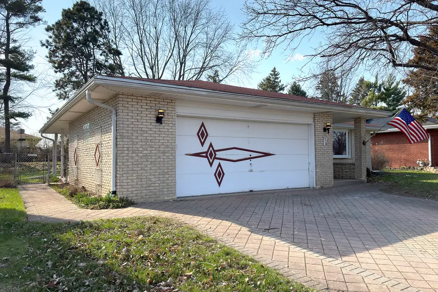 914 S Robert Drive, Mount Prospect, IL 60056 - #2