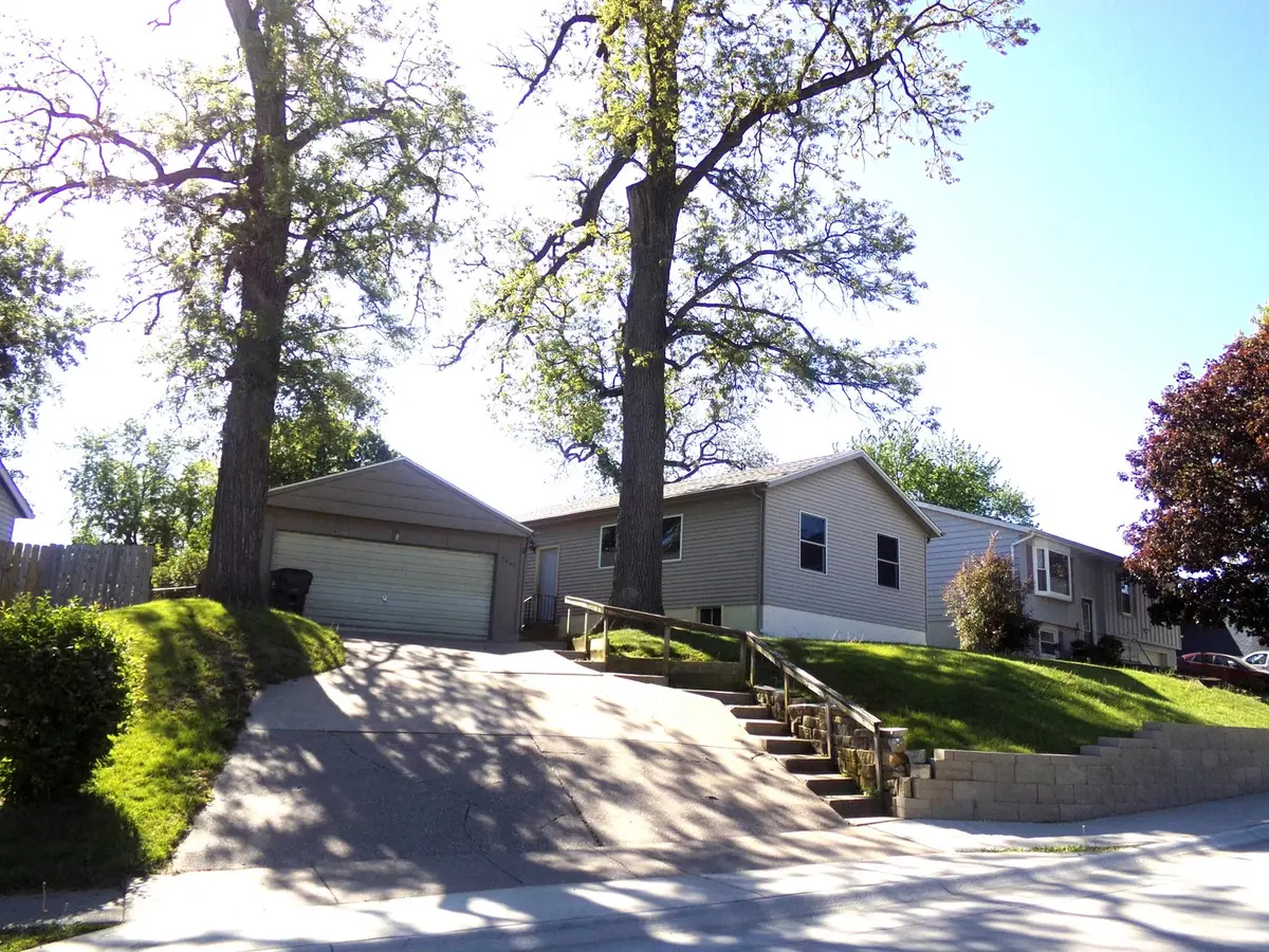 1521 Emerald Drive, Davenport, IA 52804 - #1