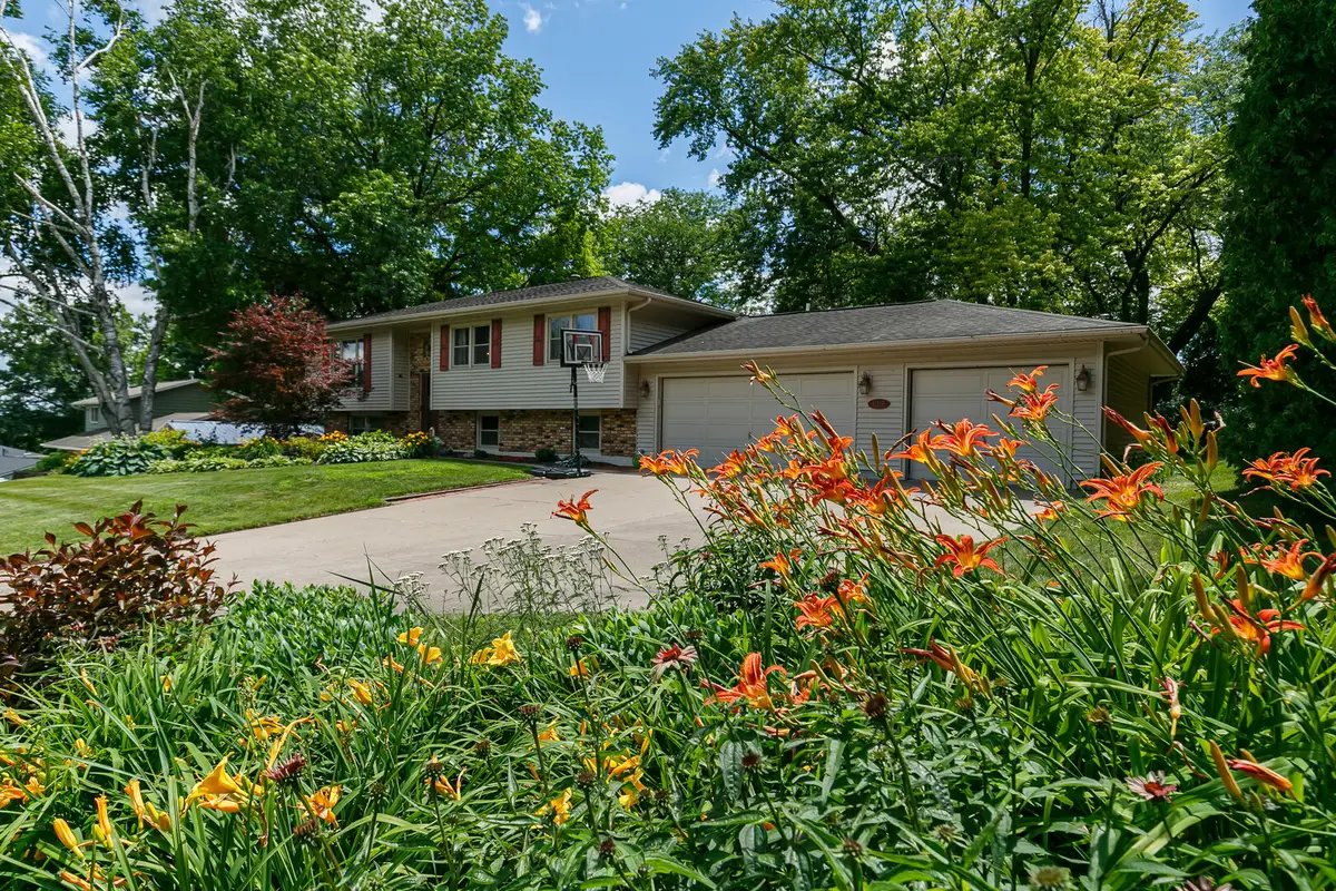 6319 Dodds Drive, Bettendorf, IA 52722 - #1