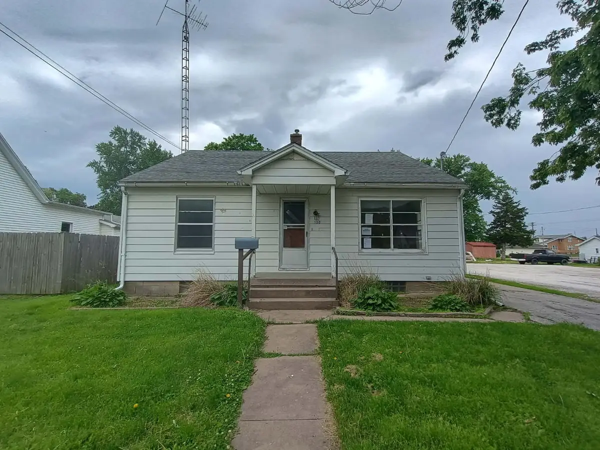 120 E Adams Street, Rushville, IL 62681 - #1