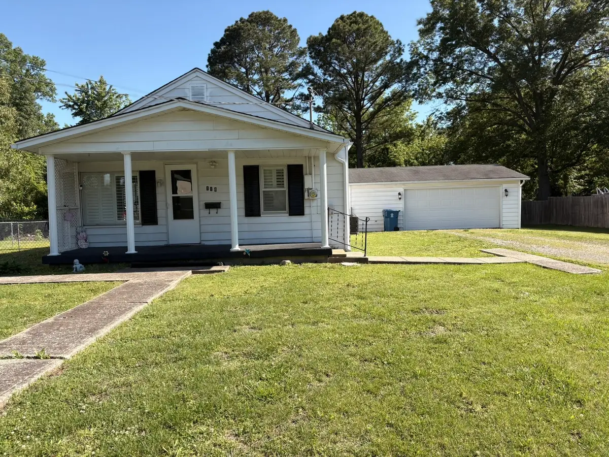 114 W Parrish Street, Benton, IL 62812 - #1