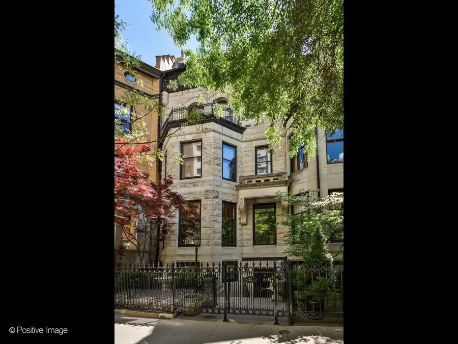 33 E Division Street, Chicago, IL 60610 - #2