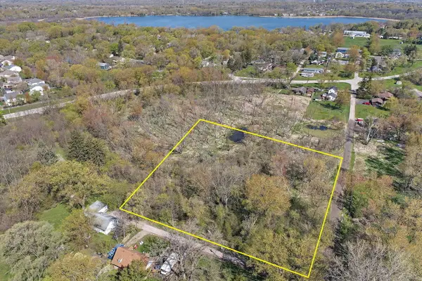 26605 N Brooks Street, Wauconda, IL 60084