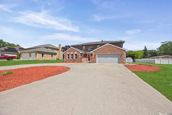 725 N 8th Avenue, Addison, IL 60101